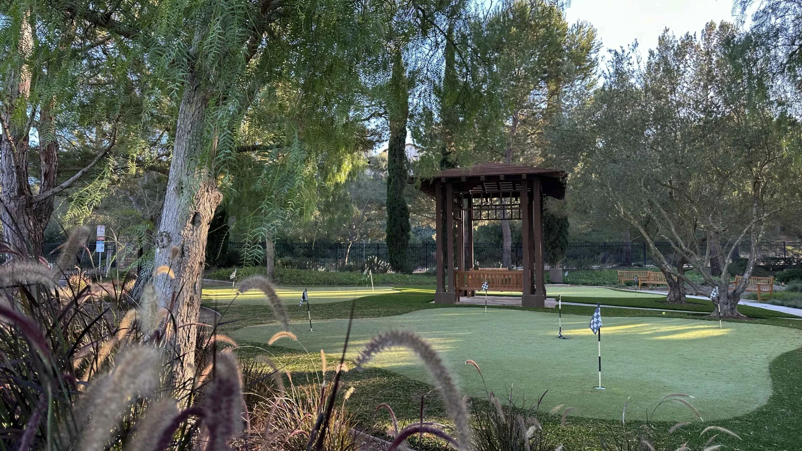 Putting green and landscaped grounds at Ziani